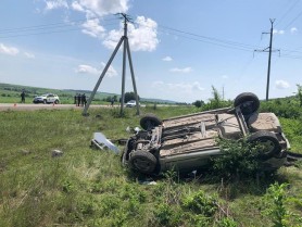 (FOTO) Accident teribil la Hîncești. O femeie a murit, iar un copil a fost transportat la spital cu mai multe traumatisme